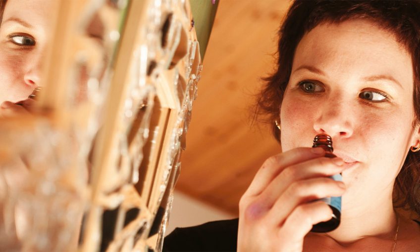 Cheveux de bataille d'une coiffeuse au naturel
