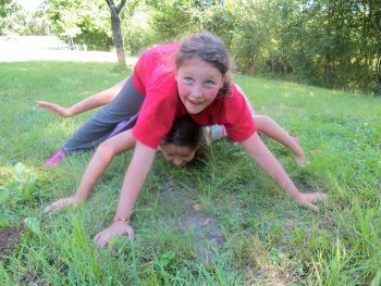 Organisez un concours de mime d'animaux en famille