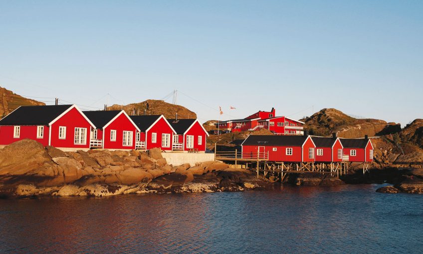 maison rouge pilotis