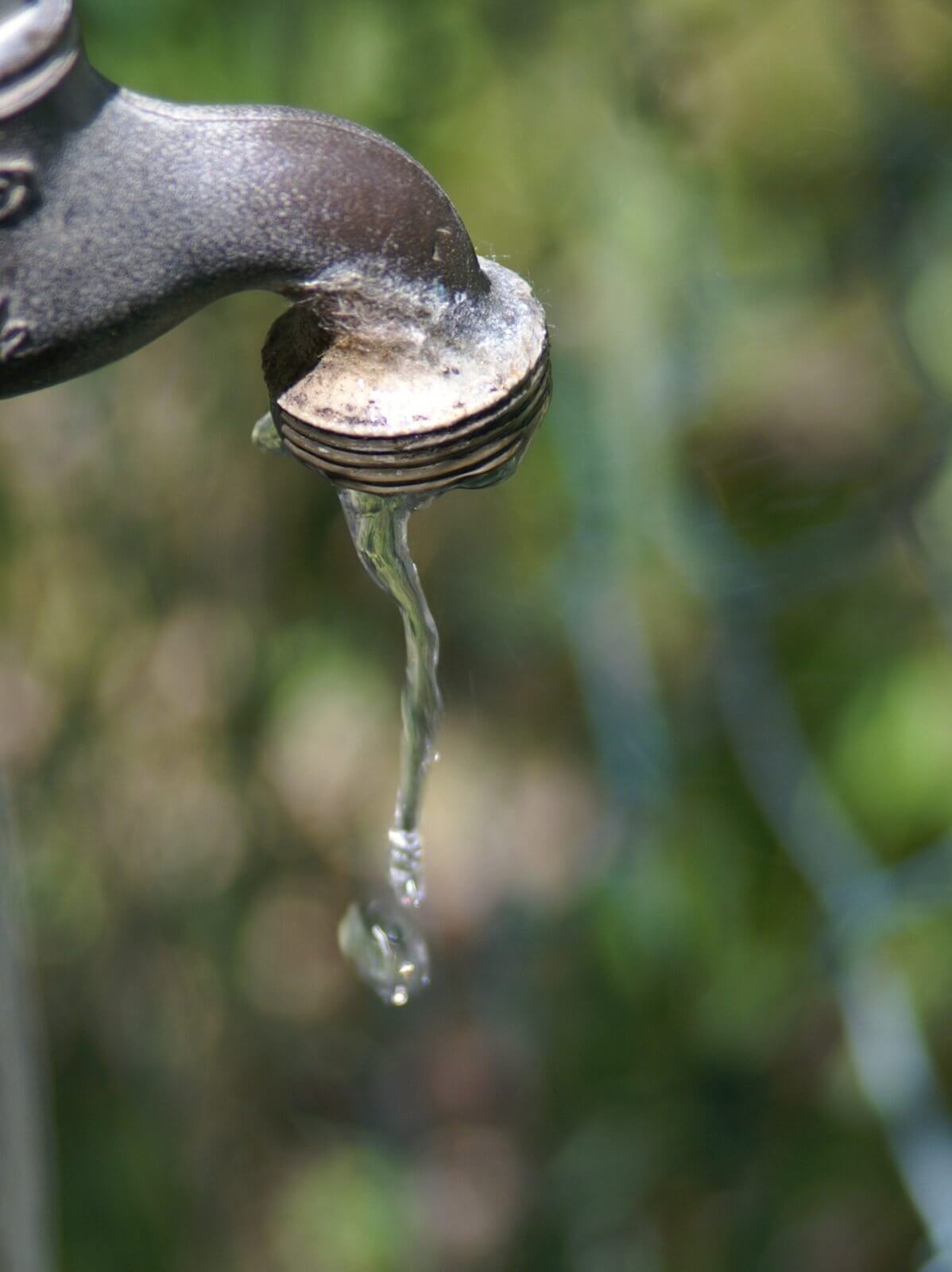 Robinet d'eau pollution Français
