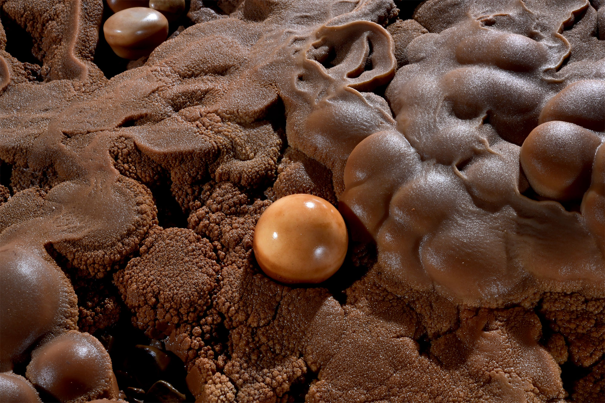 Les perles des cavernes vus par les spéléologues photographes Philippe Crochet et Annie Guiraud