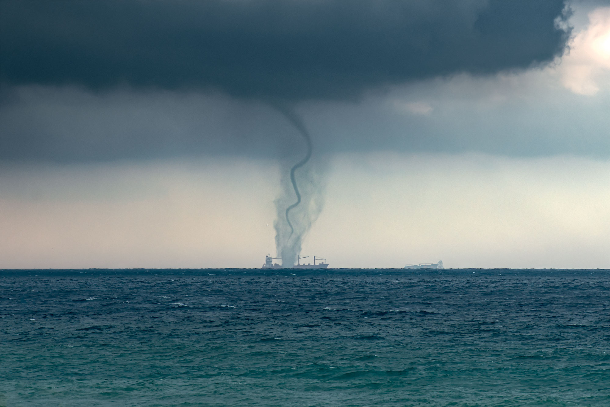 Dean Gill, photographe et chasseur d’orages suisse
