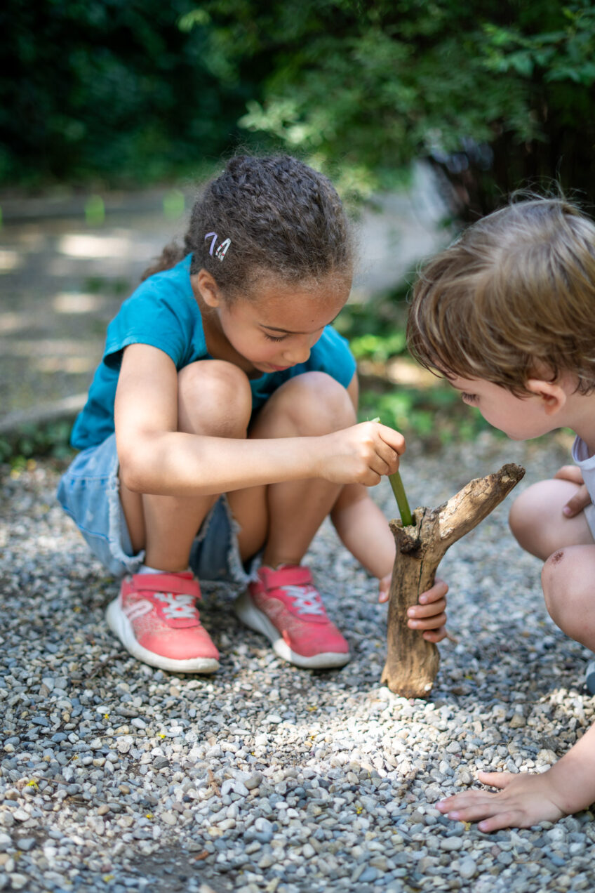 FRANCE-CHILDREN-PRESCHOOL-FREE-PLAY-OUTSIDE-SCHOOL