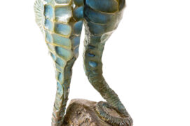 « Presque invisibles, ils étaient accrochés par la queue et se berçaient au fil du courant : ils rêvaient peut-être. »
Les deux hippocampes
Bronze, 32,5 x 12 x 13 cm
